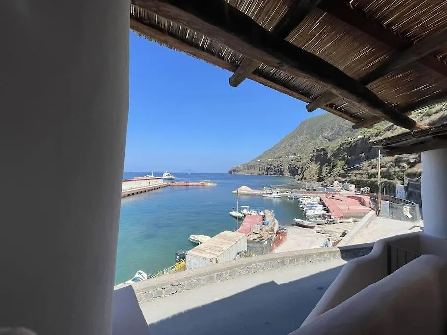 Casa Cappero - Sul Porto Di Malfa 아파트